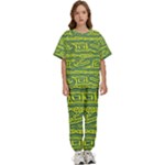 Abstract Background Graphic Kids  Tee and Pants Sports Set