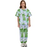 Cute Green Frogs Seamless Pattern Kids  T-Shirt and Pants Sports Set